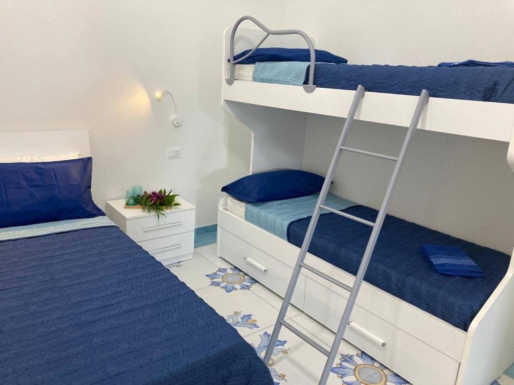 Апартаменти Stella Maris B Санта-Марія-ді-Кастеллабате Екстер'єр фото